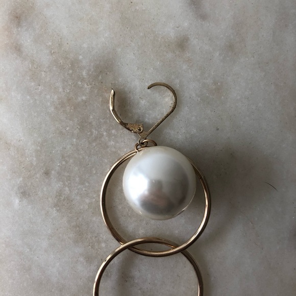 ZARA 3 Ring Pearl Earrings - Picture 3 of 3